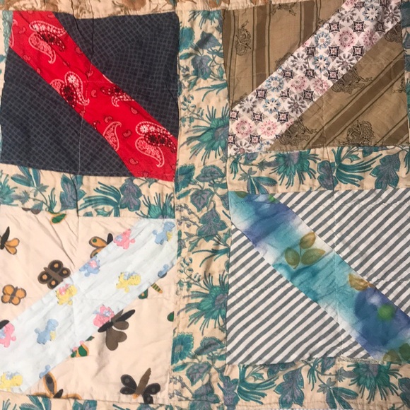 QUILT, COLORFUL, Patchwork VINTAGE FABRIC. 68”x88 looks better in Person. 🔎❤️👀 - Picture 2 of 16